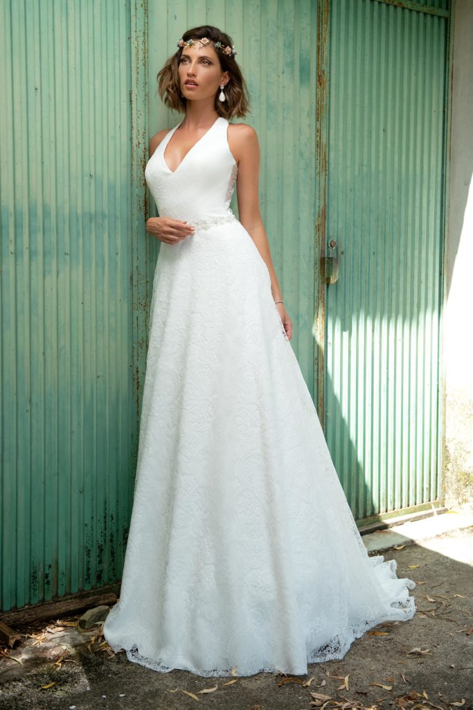 Frau im "Vintage" Brautkleid
