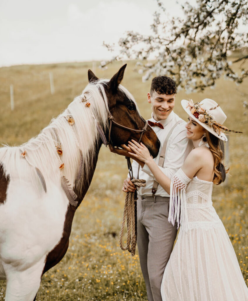 Brautpaar mit Pferd